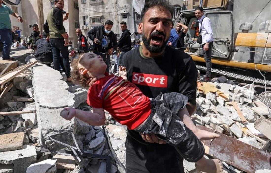 طفلة شهيدة جراء قصف الاحتلال الاسرائيلي على منازل المدنيين بغزة.jpg