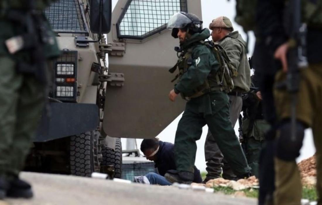 قوات الاحتلال تعتقل مواطناً.. تعبيرية