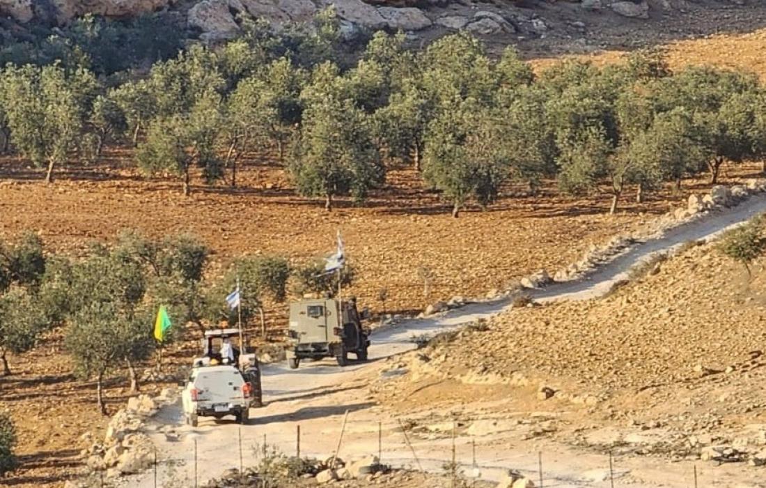 قوات الاحتلال تستولي على جرار زراعي في الخليل