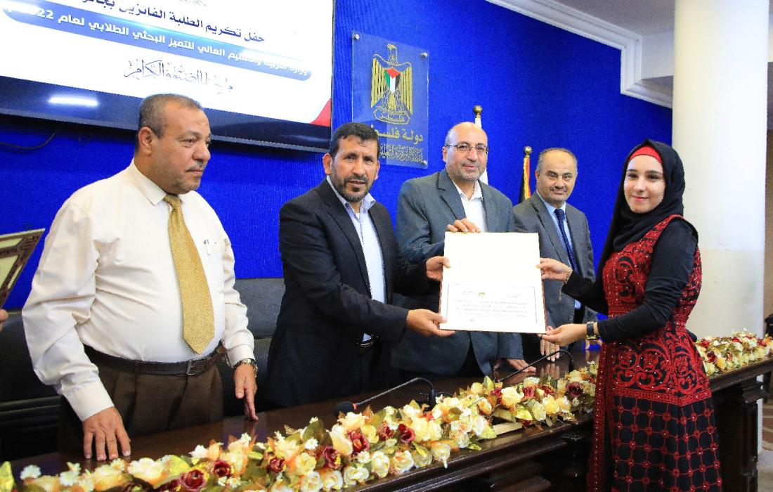 التعليم تُقدّم 523 منحة دراسية جامعية لطلبة غزة في فلسطين وخارجها خلال عام2022