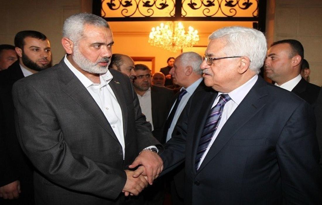 الرئيس محمود عباس مع اسماعيل هنية رئيس المكتب السياسي لحركة حماس