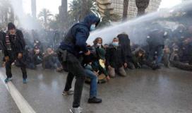 الاعتداء على المتظاهرين في تونس.jpg