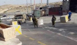 الاحتلال يغلق أحد مداخل برقة بالمكعبات الاسمنتية واعتداءات للمستوطنين غرب رام الله