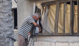 مواطنون يحاولون لملمة جراحهم بعد قصف الاحتلال لمنازلهم