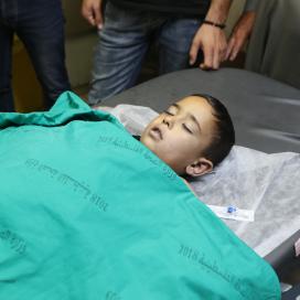 بالصور: بيت لحم - جثمان الشهيد الطفل ريان سليمان (7 أعوام) في مستشفى بيت جالا الحكومي