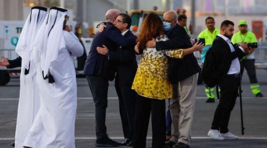 لحظة وصول السجناء الامريكيين إلى الدوحة