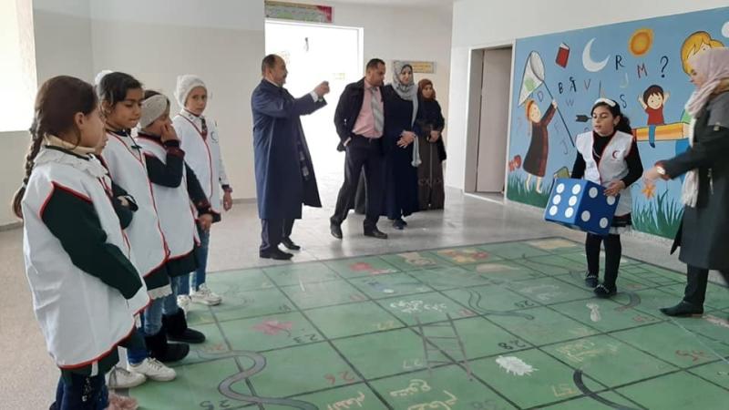 في غزة الحجلة و السلم والثعبان و الرياضة خطة لتدريس المناهج فلسطين اليوم